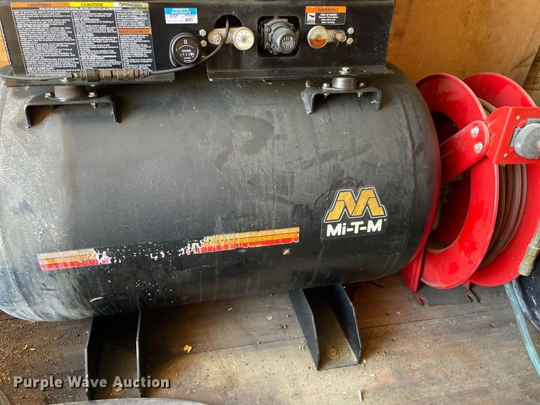 image for item NX9873 2013 International 4300  box truck with fuel/lube system