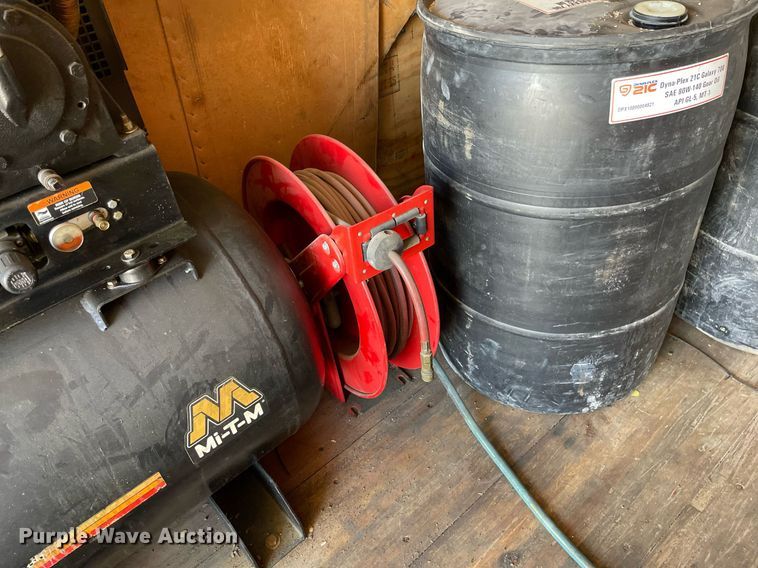 image for item NX9873 2013 International 4300  box truck with fuel/lube system