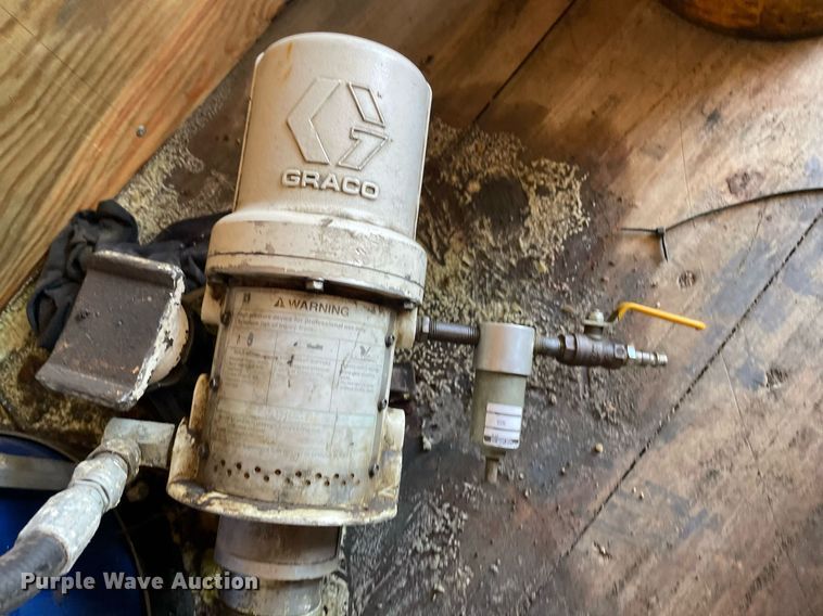 image for item NX9873 2013 International 4300  box truck with fuel/lube system