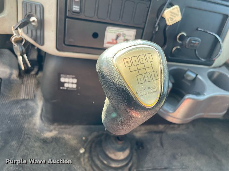 image for item NX9873 2013 International 4300  box truck with fuel/lube system