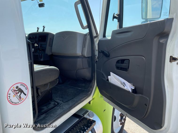 image for item NX9873 2013 International 4300  box truck with fuel/lube system