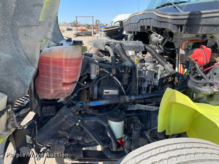 image for item NX9873 2013 International 4300  box truck with fuel/lube system