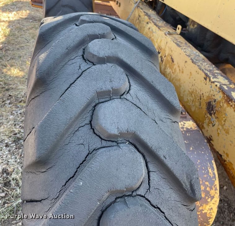 image for item NX9964 Caterpillar 112  rigid frame motor grader