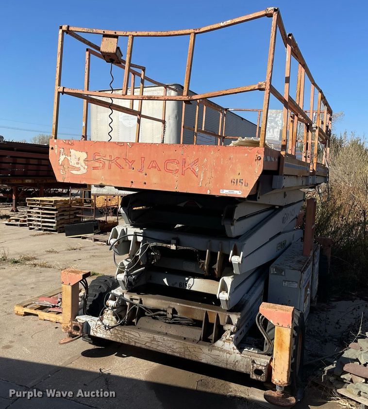 image for item NX9969 1996 Sky Jack SJ9250  scissor lift