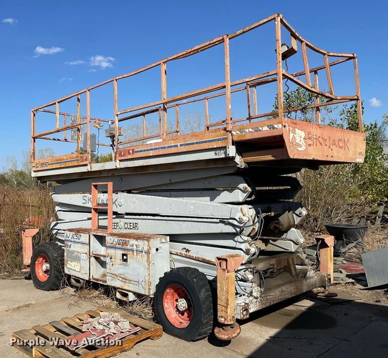 image for item NX9969 1996 Sky Jack SJ9250  scissor lift