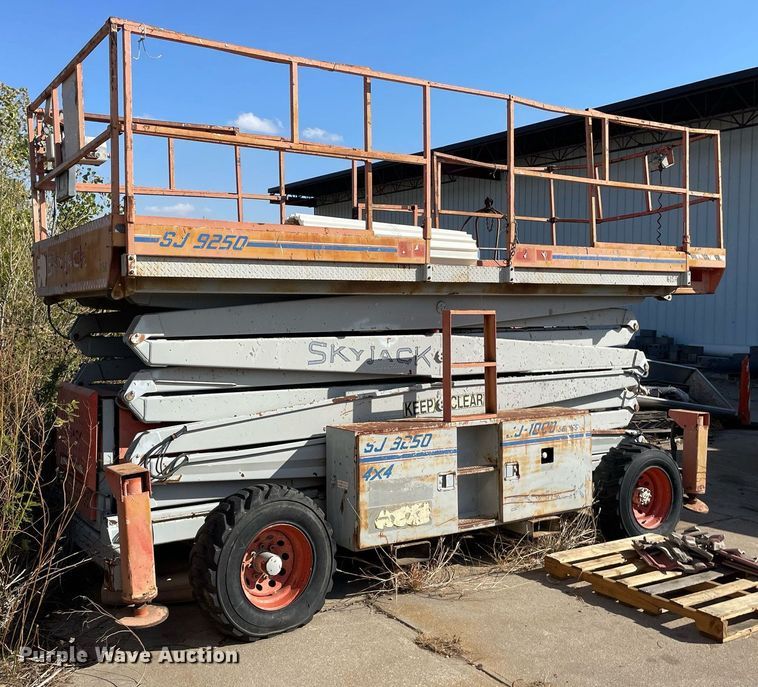 image for item NX9969 1996 Sky Jack SJ9250  scissor lift