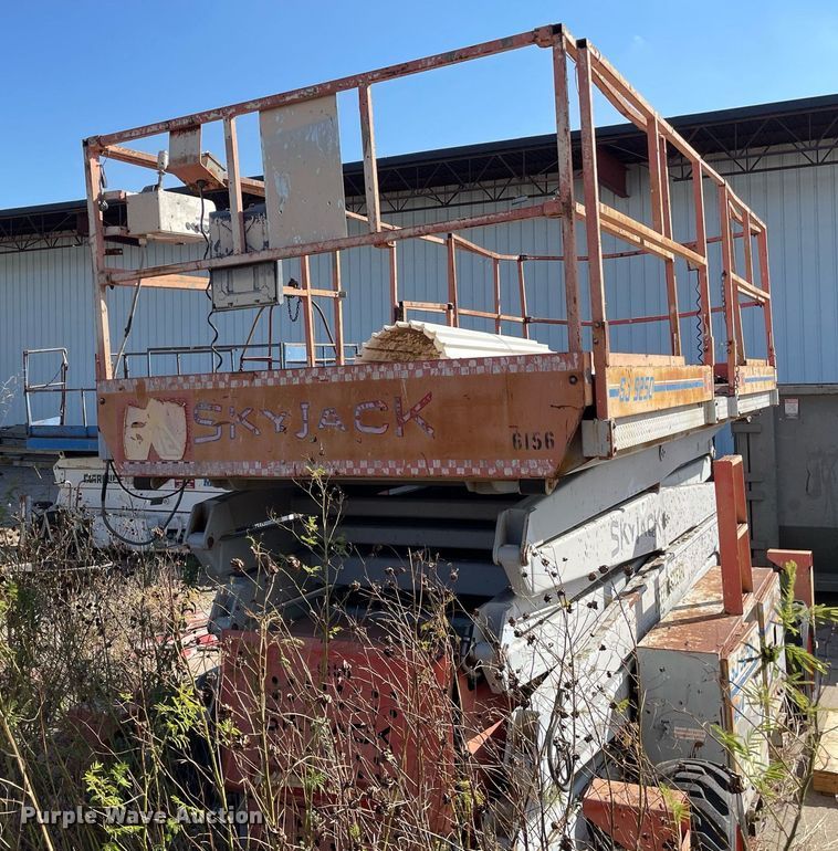 image for item NX9969 1996 Sky Jack SJ9250  scissor lift