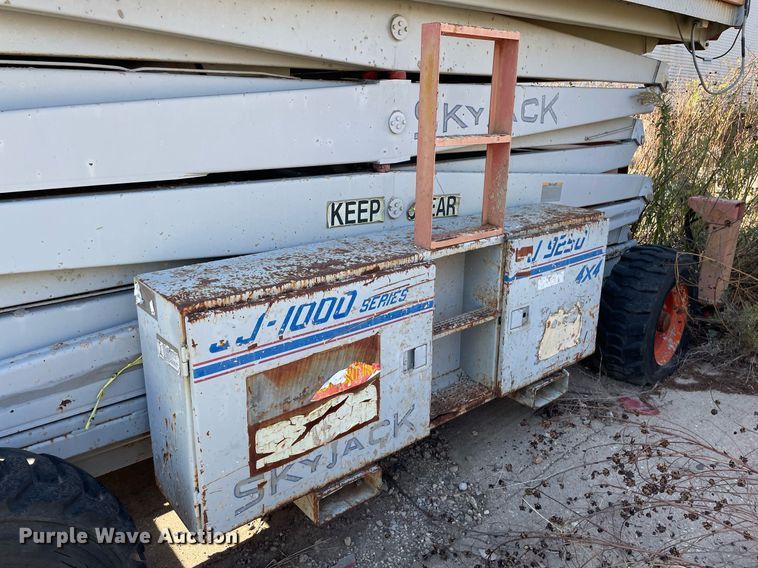 image for item NX9969 1996 Sky Jack SJ9250  scissor lift