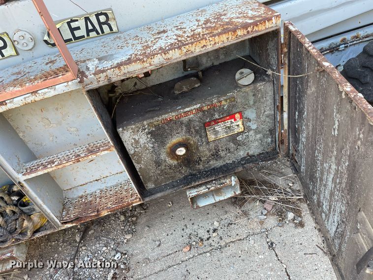 image for item NX9969 1996 Sky Jack SJ9250  scissor lift