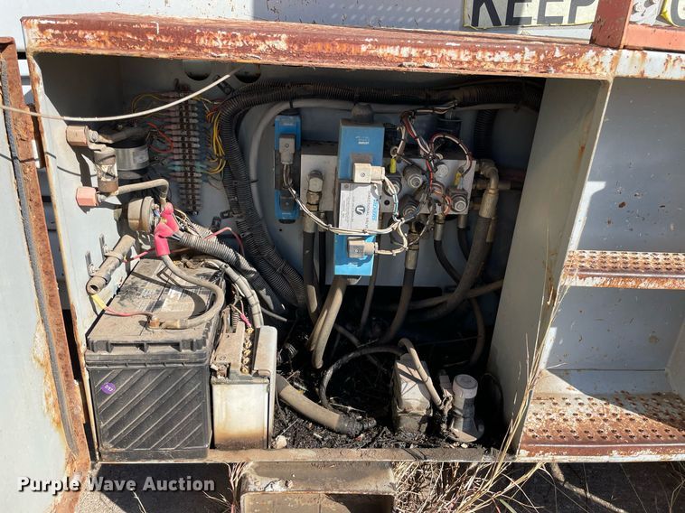 image for item NX9969 1996 Sky Jack SJ9250  scissor lift