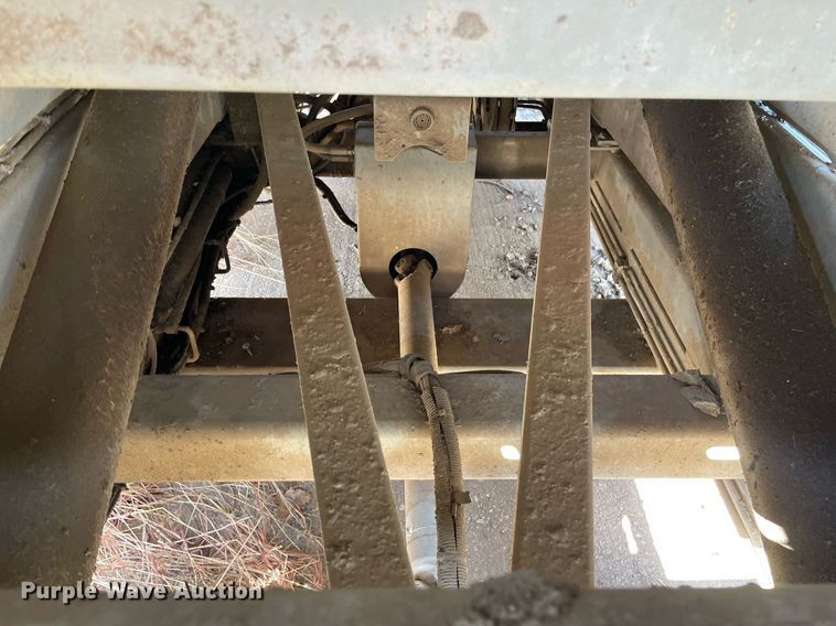 image for item NX9969 1996 Sky Jack SJ9250  scissor lift