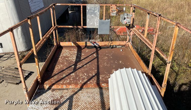 image for item NX9969 1996 Sky Jack SJ9250  scissor lift