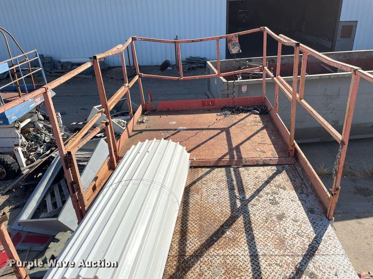 image for item NX9969 1996 Sky Jack SJ9250  scissor lift