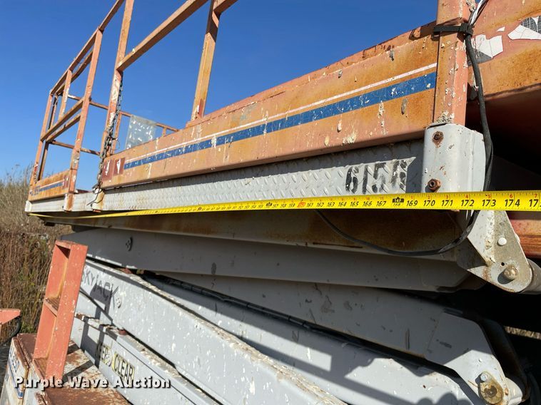 image for item NX9969 1996 Sky Jack SJ9250  scissor lift