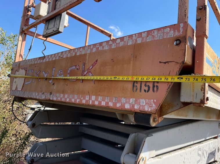 image for item NX9969 1996 Sky Jack SJ9250  scissor lift