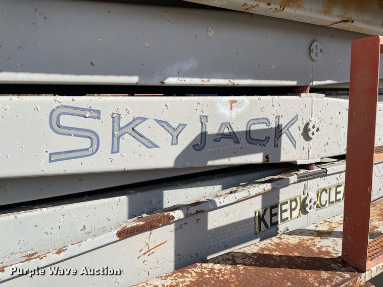image for item NX9969 1996 Sky Jack SJ9250  scissor lift