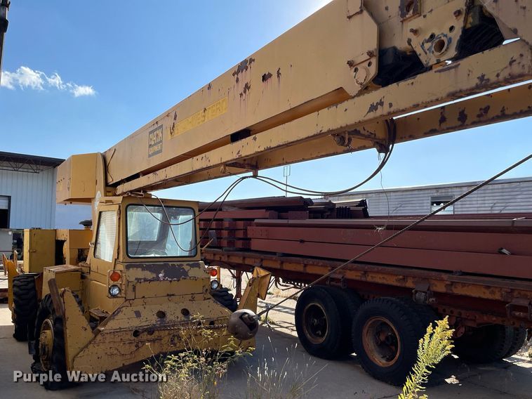 image for item NX9970 1973 Clark 714  crane