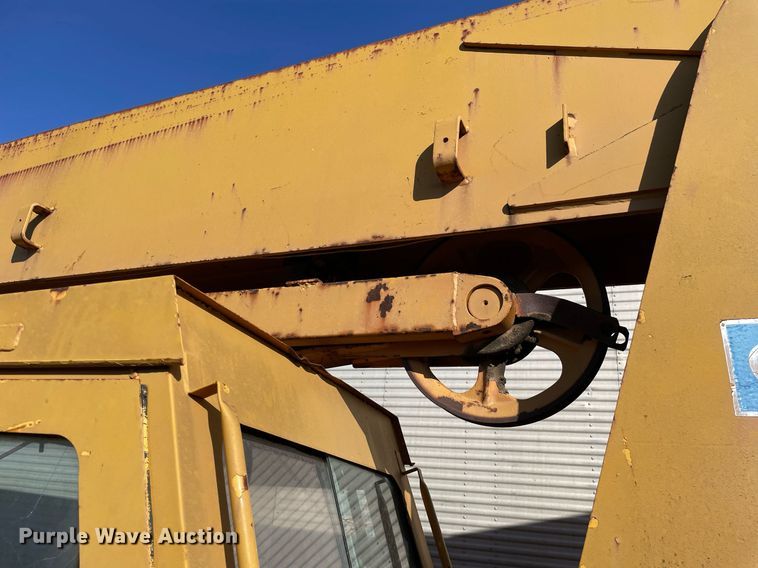 image for item NX9970 1973 Clark 714  crane