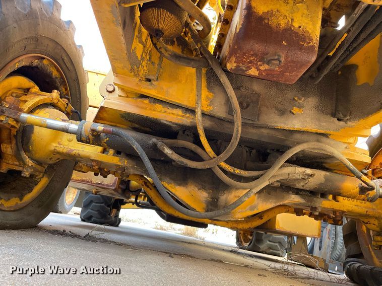 image for item NX9970 1973 Clark 714  crane