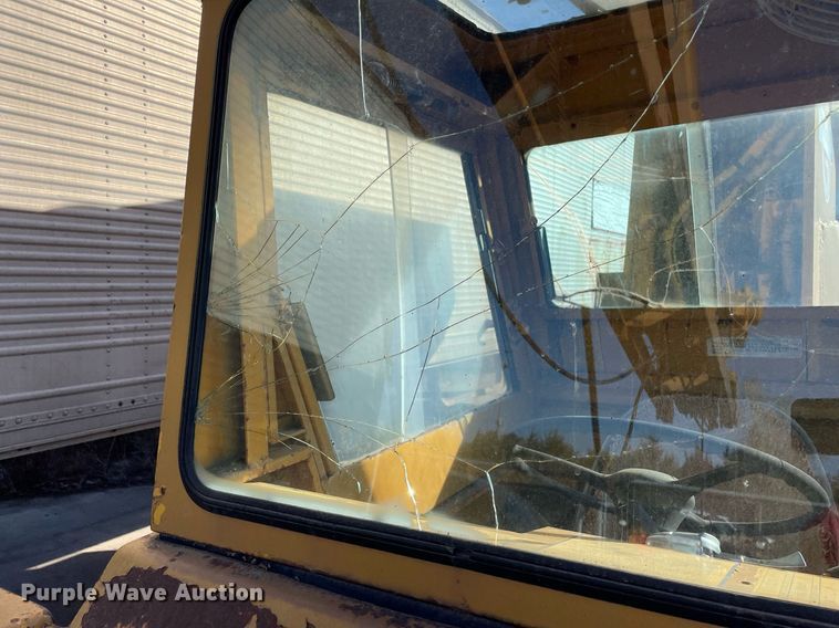 image for item NX9970 1973 Clark 714  crane