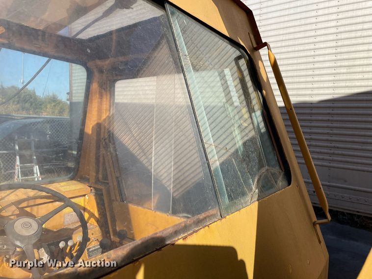 image for item NX9970 1973 Clark 714  crane