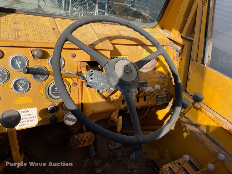 image for item NX9970 1973 Clark 714  crane