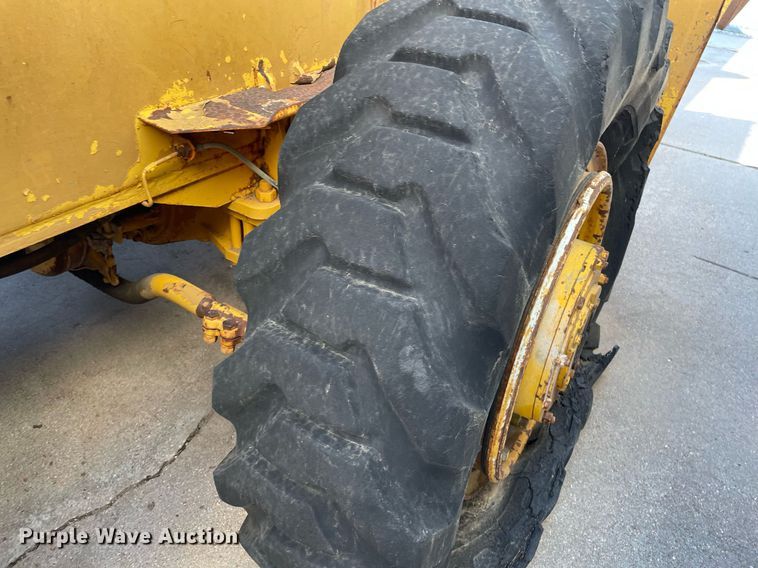 image for item NX9970 1973 Clark 714  crane