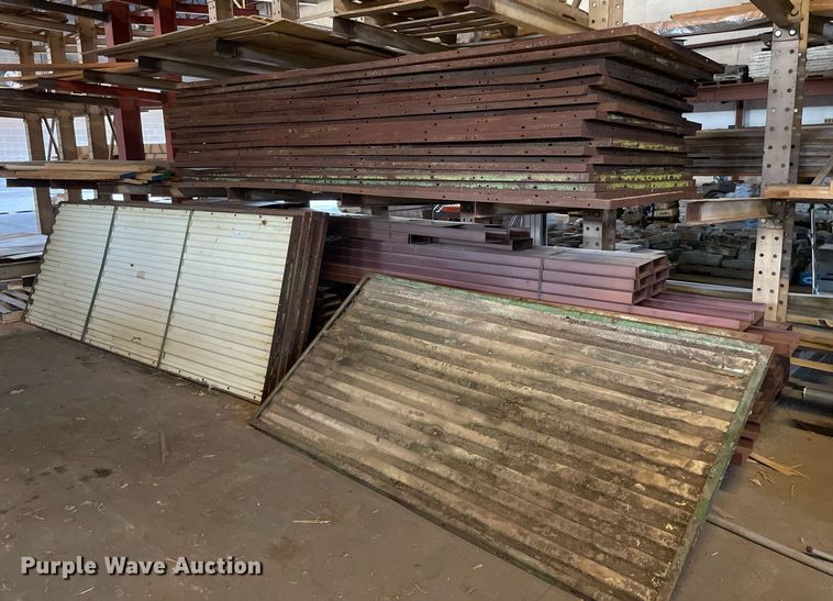 image for item NX9973 Approximately 200 Kelly Klosure enclosure panels