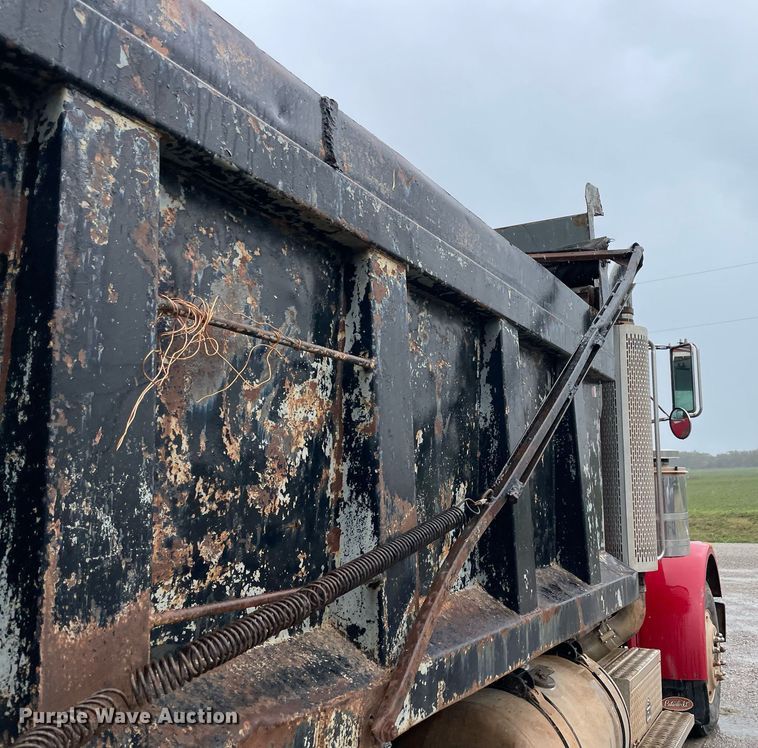 image for item NZ9007 1994 Peterbilt 378  dump truck