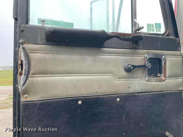 image for item NZ9007 1994 Peterbilt 378  dump truck