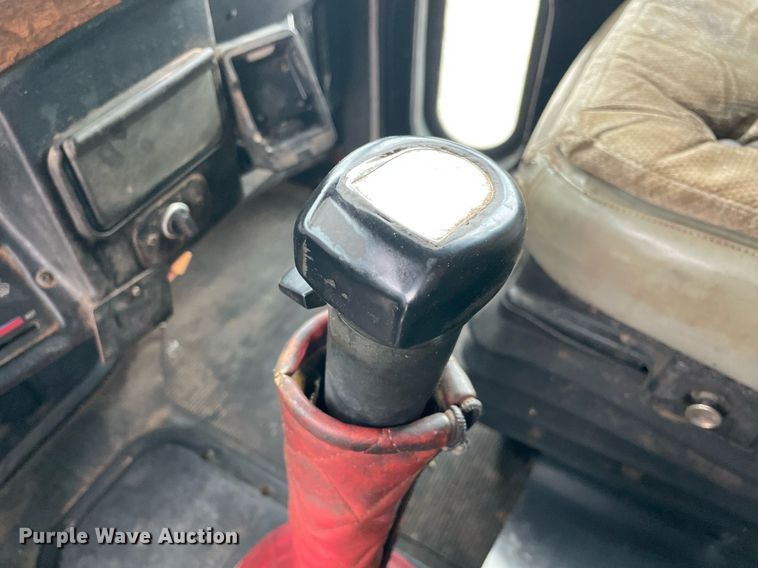 image for item NZ9007 1994 Peterbilt 378  dump truck