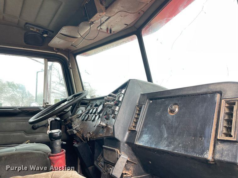 image for item NZ9007 1994 Peterbilt 378  dump truck