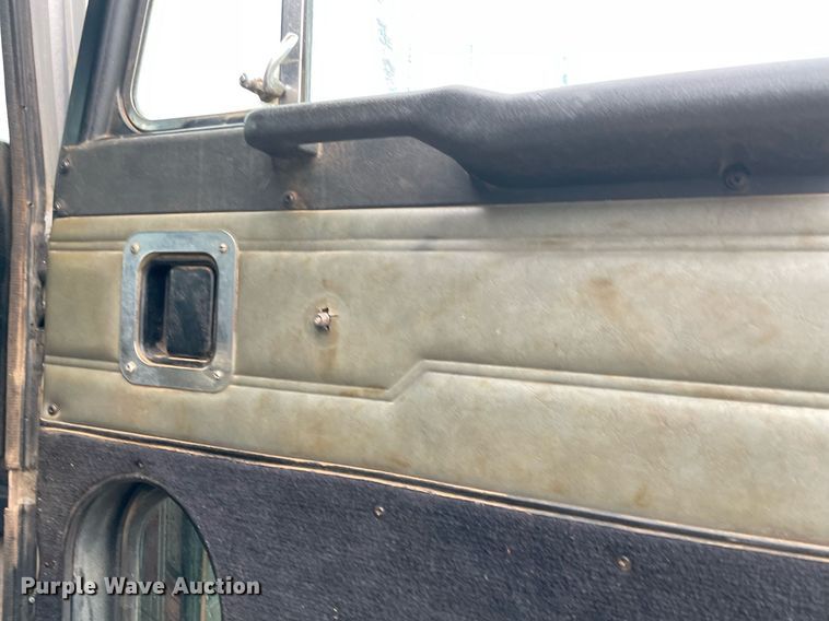 image for item NZ9007 1994 Peterbilt 378  dump truck