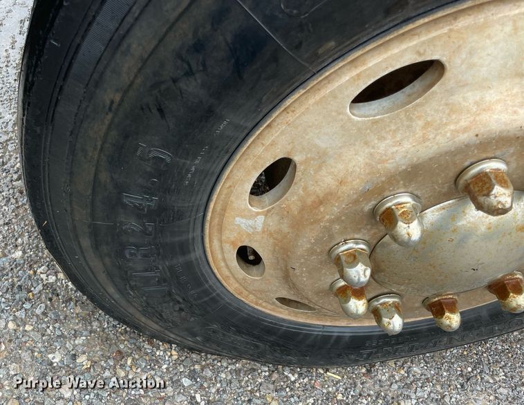 image for item NZ9007 1994 Peterbilt 378  dump truck