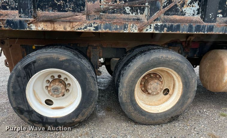 image for item NZ9007 1994 Peterbilt 378  dump truck