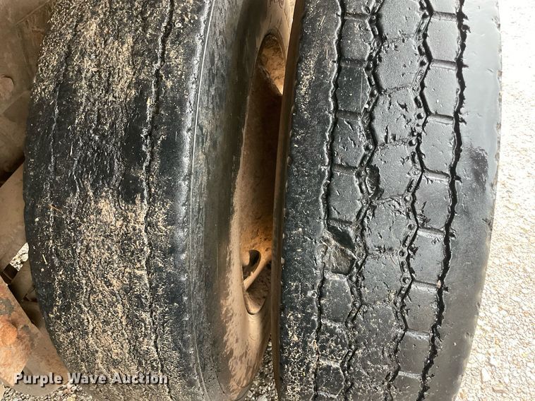 image for item NZ9007 1994 Peterbilt 378  dump truck