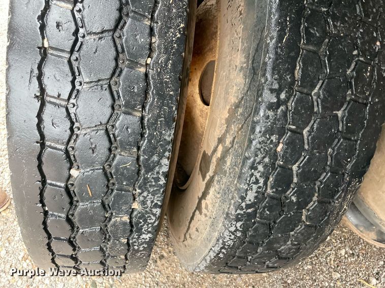 image for item NZ9007 1994 Peterbilt 378  dump truck