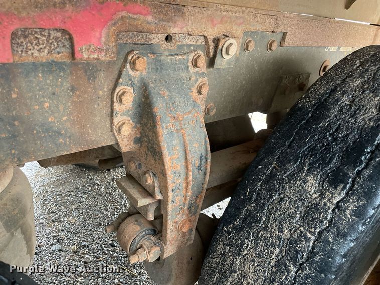 image for item NZ9007 1994 Peterbilt 378  dump truck