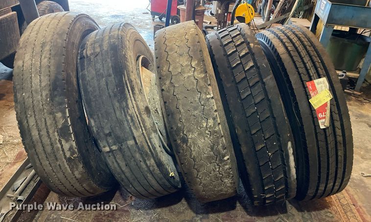 image for item NZ9007 1994 Peterbilt 378  dump truck