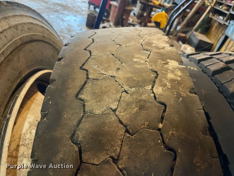 image for item NZ9007 1994 Peterbilt 378  dump truck