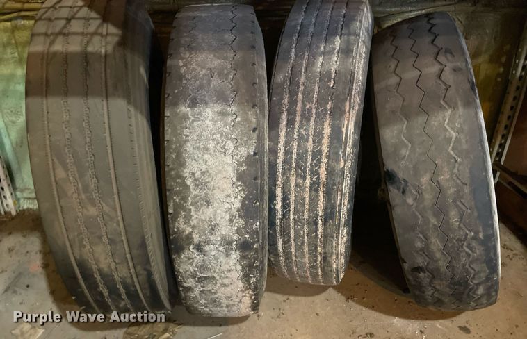 image for item NZ9007 1994 Peterbilt 378  dump truck