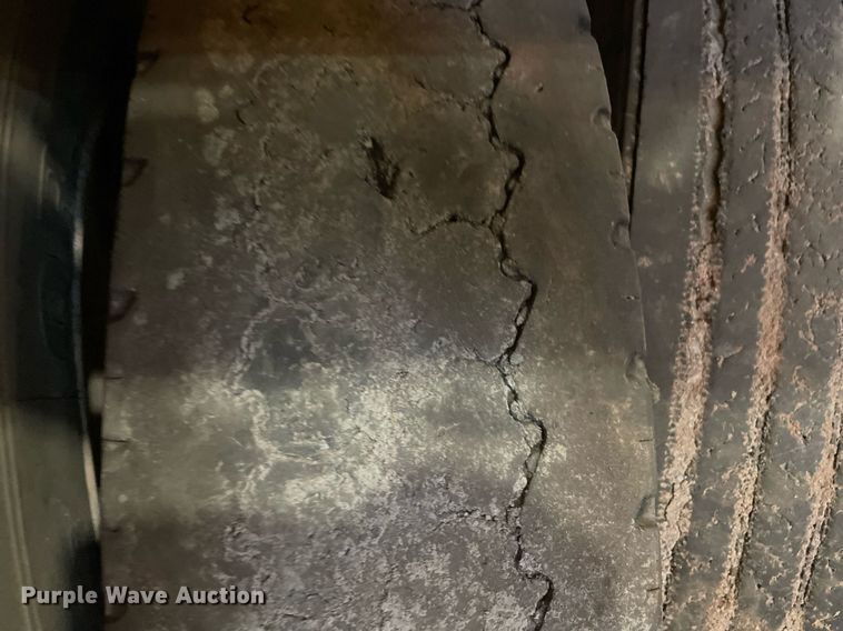 image for item NZ9007 1994 Peterbilt 378  dump truck