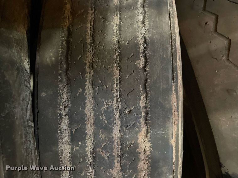 image for item NZ9007 1994 Peterbilt 378  dump truck