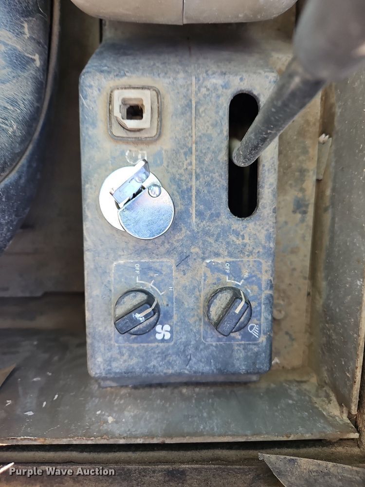 image for item NZ9046 2003 Case CX36  mini excavator