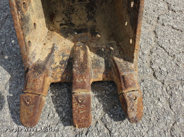 image for item NZ9046 2003 Case CX36  mini excavator