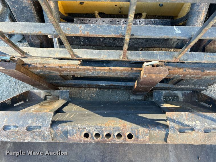 image for item OA9019 1996 New Holland LX885  skid steer loader