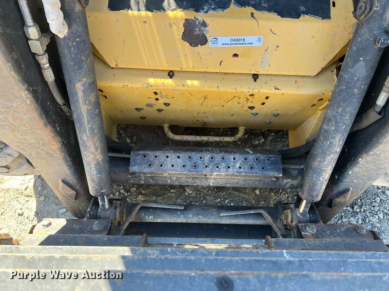image for item OA9019 1996 New Holland LX885  skid steer loader