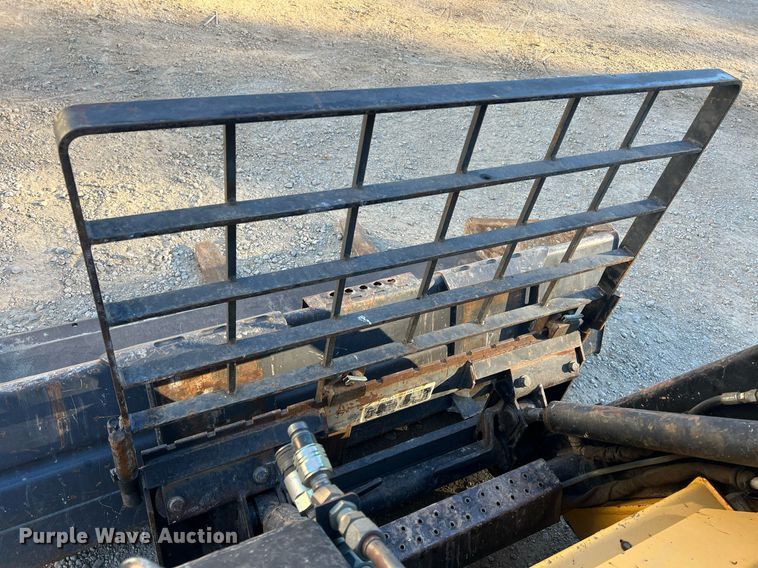 image for item OA9019 1996 New Holland LX885  skid steer loader