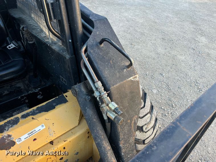 image for item OA9019 1996 New Holland LX885  skid steer loader