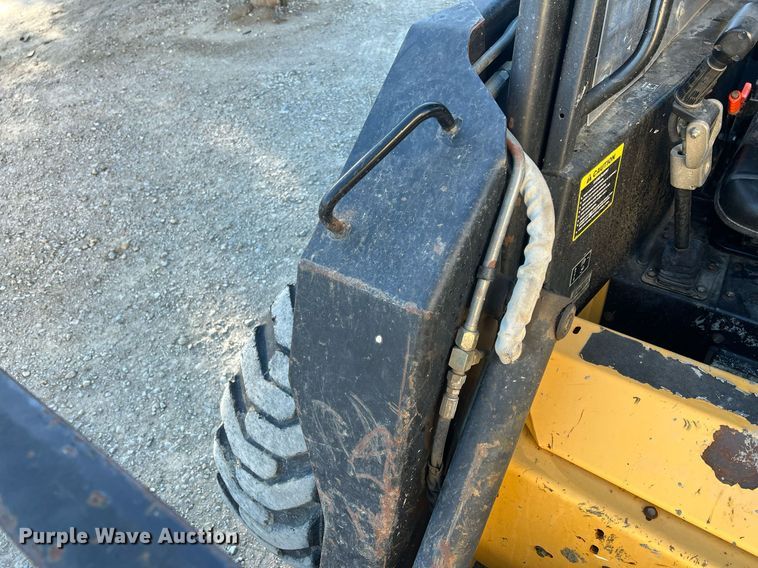 image for item OA9019 1996 New Holland LX885  skid steer loader